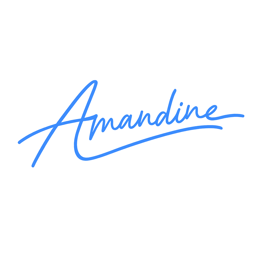 Signature manuscrite « La Voix d’Amandine » avec un dégradé du bleu vers l’orange sur fond transparent.